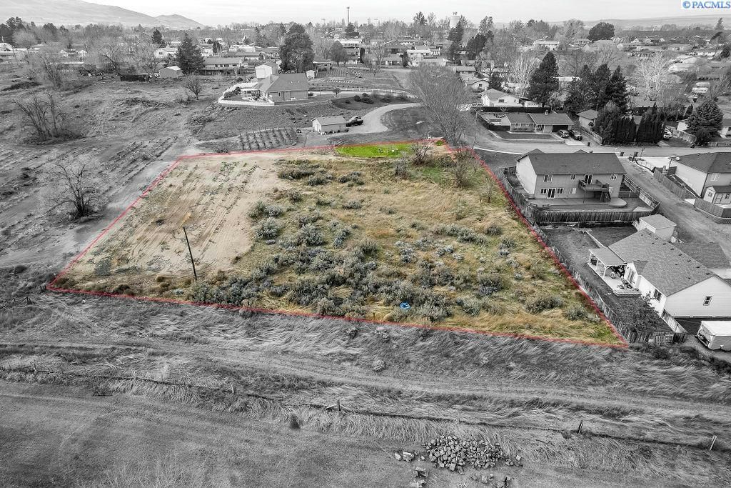 LOT 3, BLOCK 7 LEGION HEIGHTS 3, BENTON CITY, WA 99320, photo 1 of 10