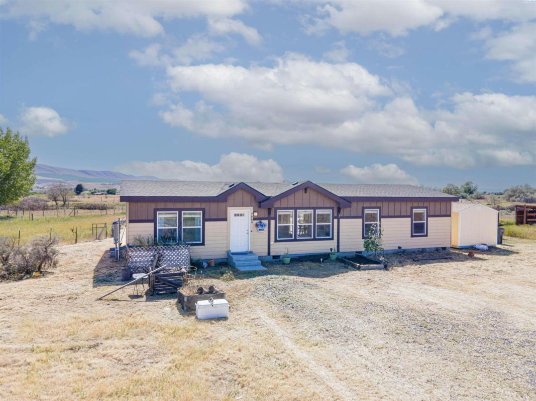 7904 S GRIFFIN RD, PROSSER, WA 99350, photo 1 of 35