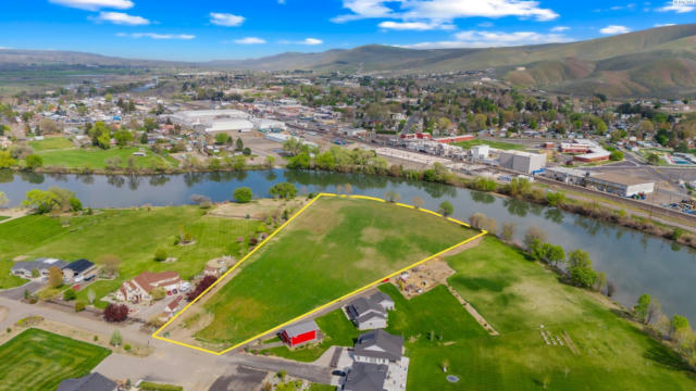 723 S 1366 PR SW, PROSSER, WA 99350, photo 3 of 32